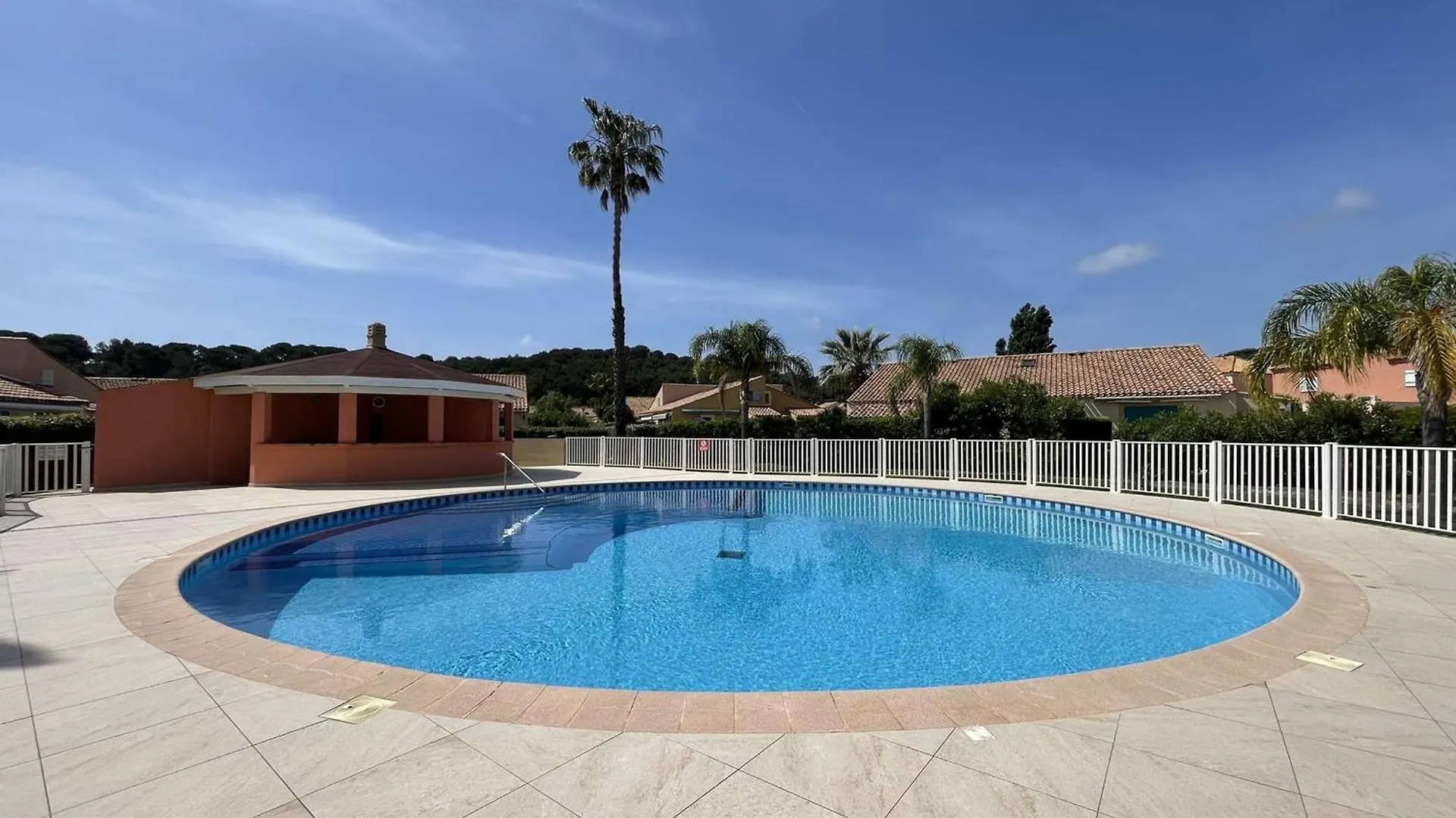 Nyaraló Charmante Maison Climatisee Avec Jardin Et Terrasse Au Calme - Le Lavandou - Fr-1-308-143 Franciaország